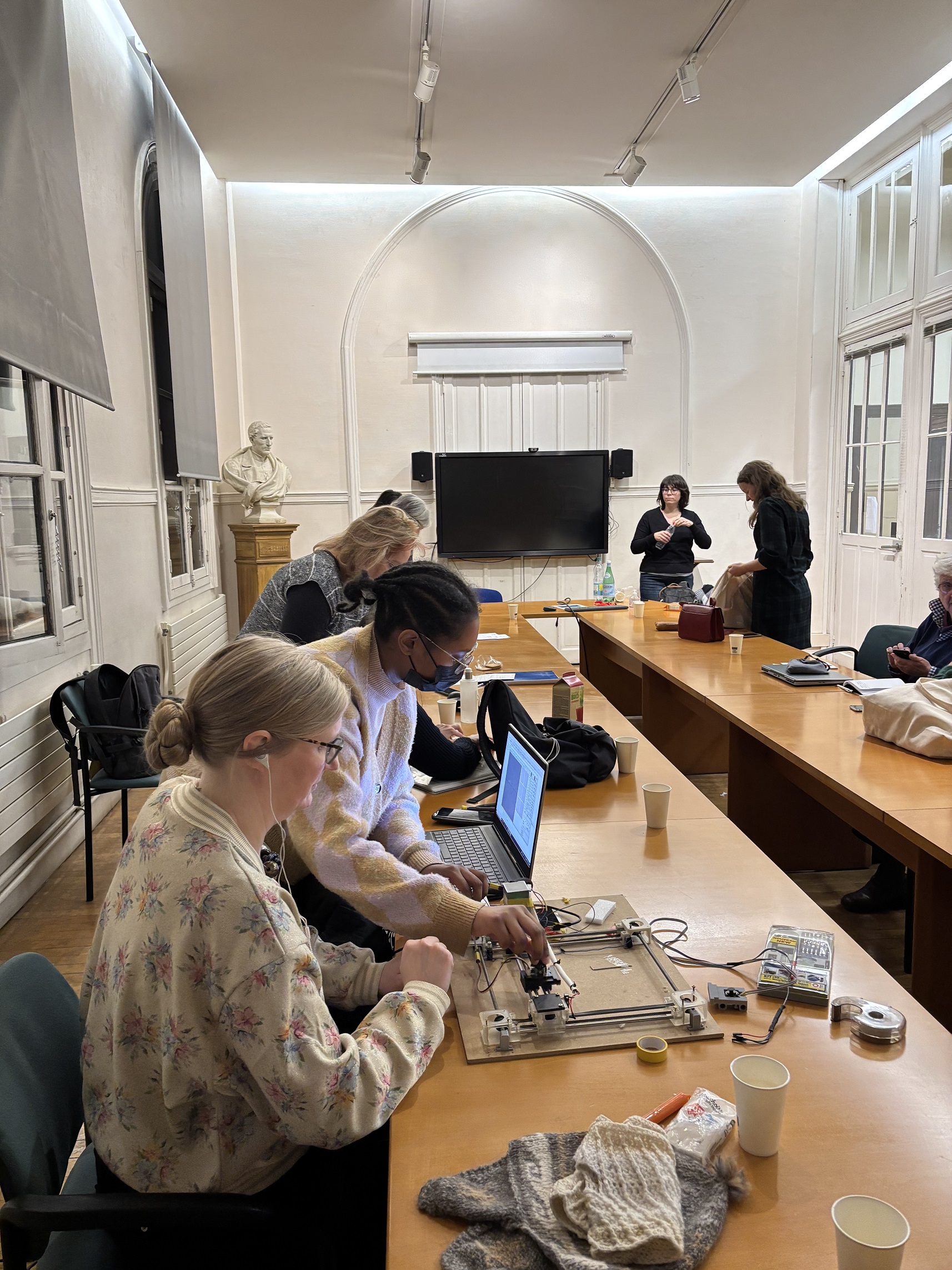 Alison Eardley teste la F2T, Force Feedback Tablet